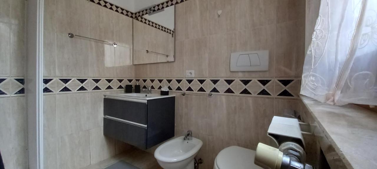 Alloggio Turistico A Via Modugno Vitinia 外观 照片
