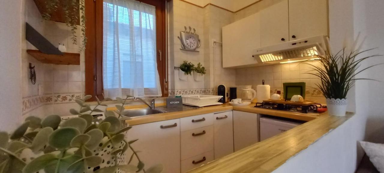 Alloggio Turistico A Via Modugno Vitinia 外观 照片