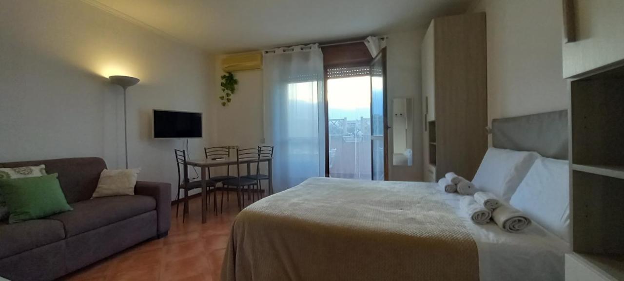 Alloggio Turistico A Via Modugno Vitinia 外观 照片