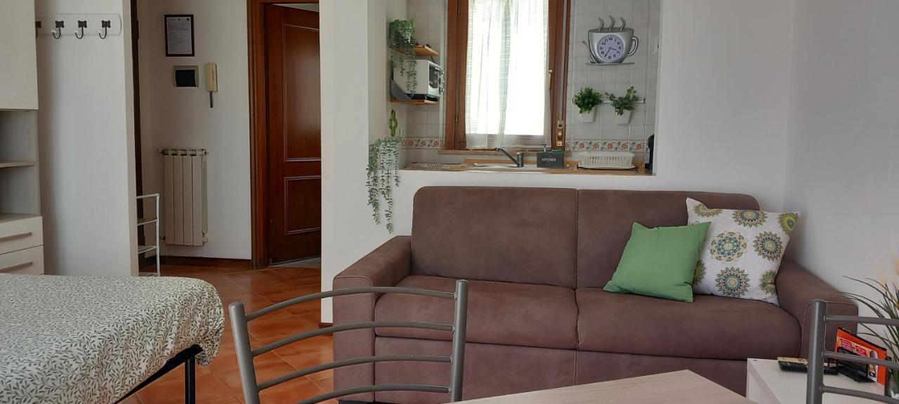 Alloggio Turistico A Via Modugno Vitinia 外观 照片